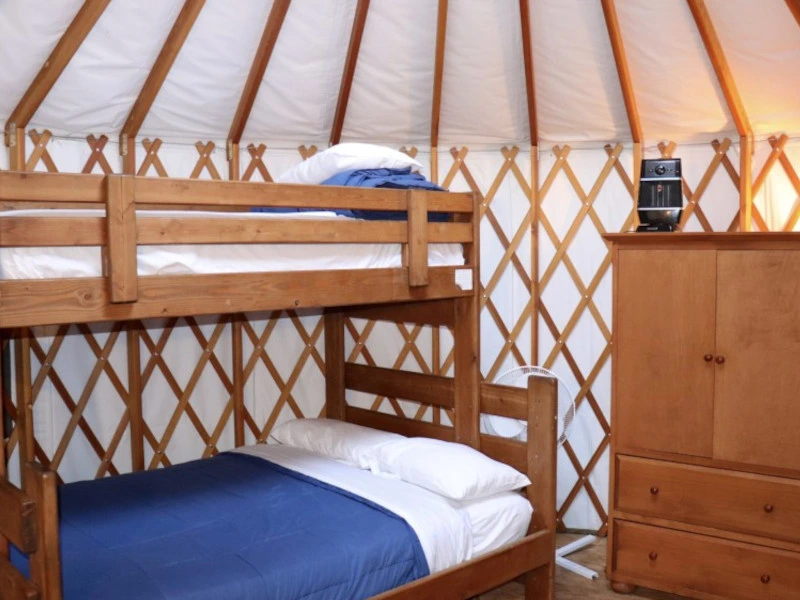 Schlafzimmer Ihres Yurts in Whistler