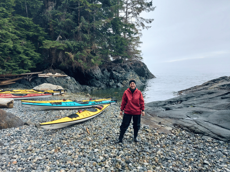 Kajaks an Land auf Hanson Island in Kanda