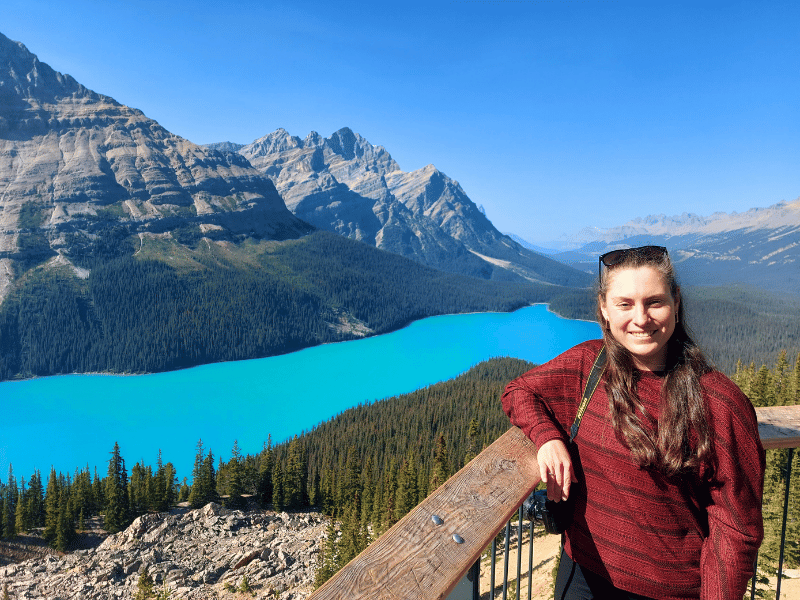Ausblick über blauen See in Kanada