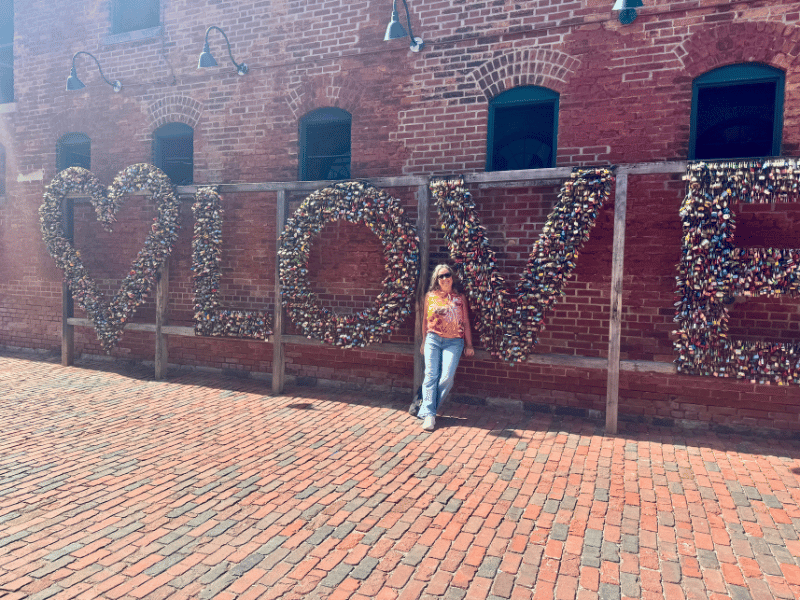 Toronto - Love-Sign