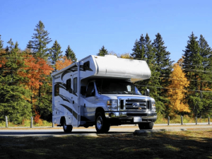 Wohnmobil in der Natur, Ost-Kanada