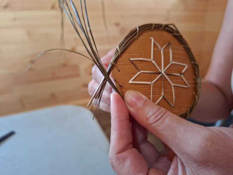 Handarbeit mit traditionellem Flechtmuster
