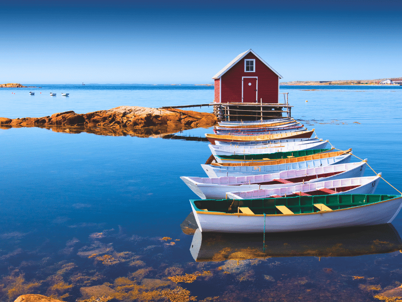 Haus und Boote in Labrador