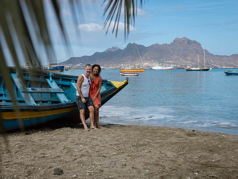 Reisende am Strand von Sao Vicente Kapverden