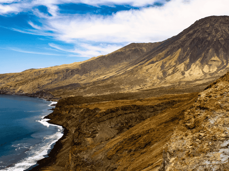 Klippen an der Küste von Santo Antao