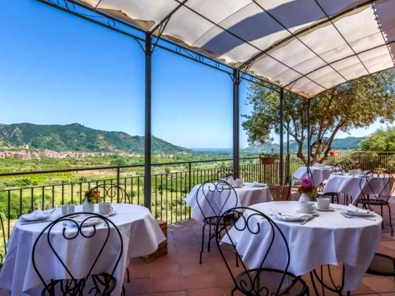 Blick von der Terrasse der Komfortunterkunft beim Ätna
