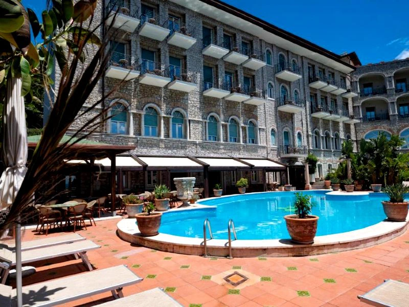 Pool der Komfortunterkunft in Taormina, Sizilien