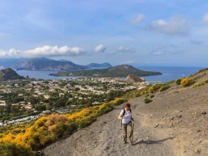 Wanderin auf den Liparischen Inseln
