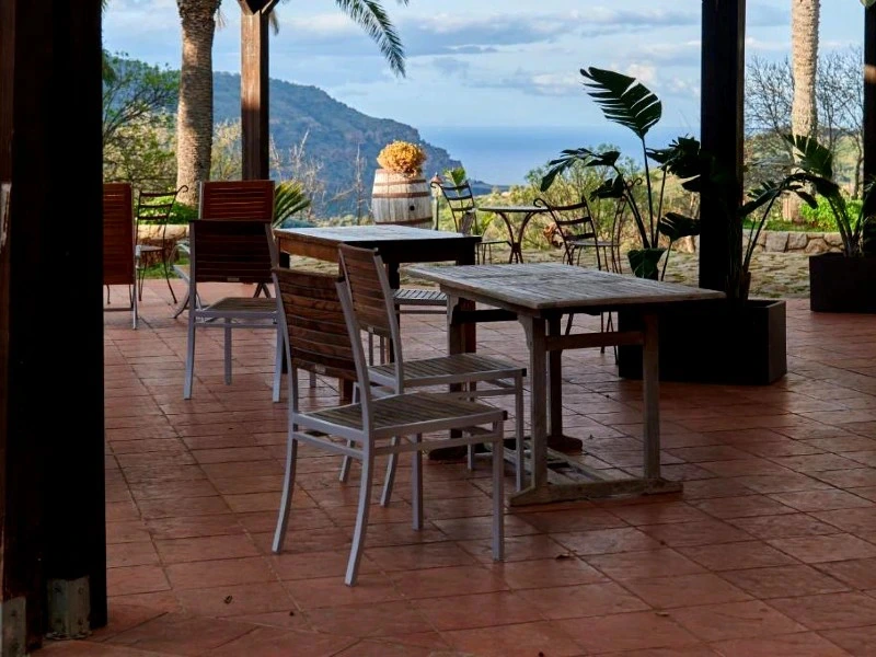 gemütlicher Terrasse Cefalú