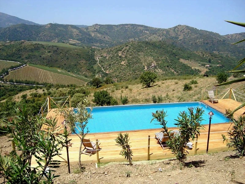 Pool Bereich in ländlicher Unterkunft in Cefalú