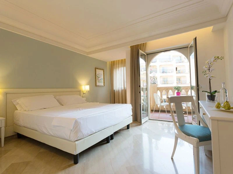 großes Doppelzimmer in Giardini Naxos