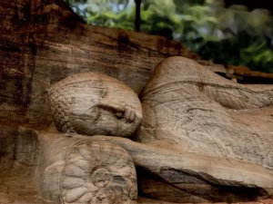 Liegender Buddha in Polonnaruwa in Sri Lanka