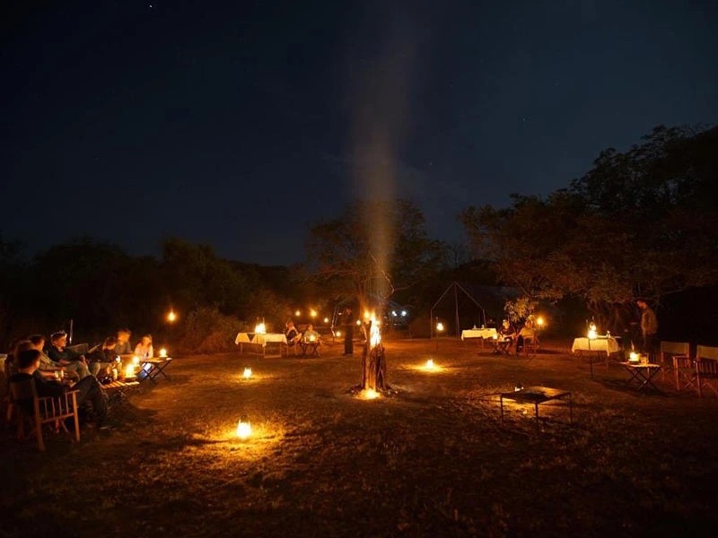 Lagerfeuer im Safari Camp im Yala Nationalpark