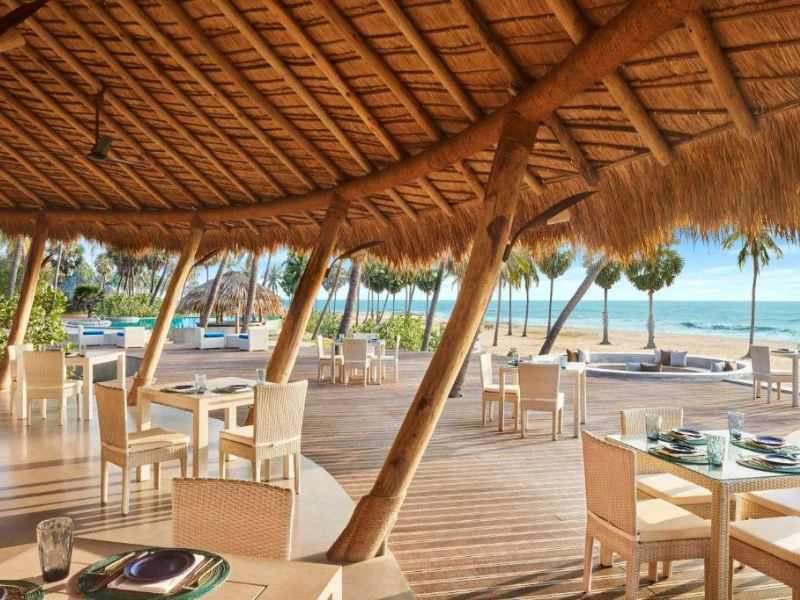 Restaurant im komfortablen Hotel am Strand in Arugam Bay, Sri Lanka