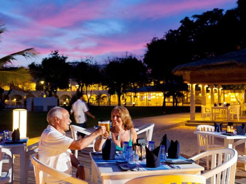 Restaurant im komfortablen Hotel in Trincomalee, Sri Lanka