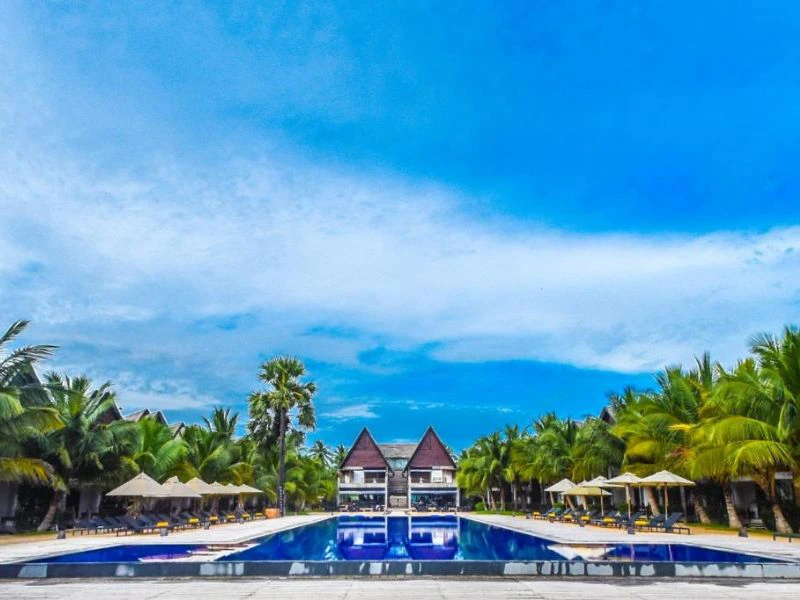 Pool im Hotel in Passikudah, Sri Lanka