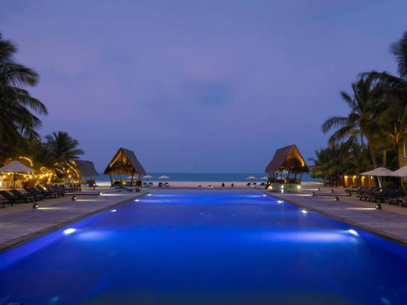 Pool im Hotel in Passikudah, Sri Lanka