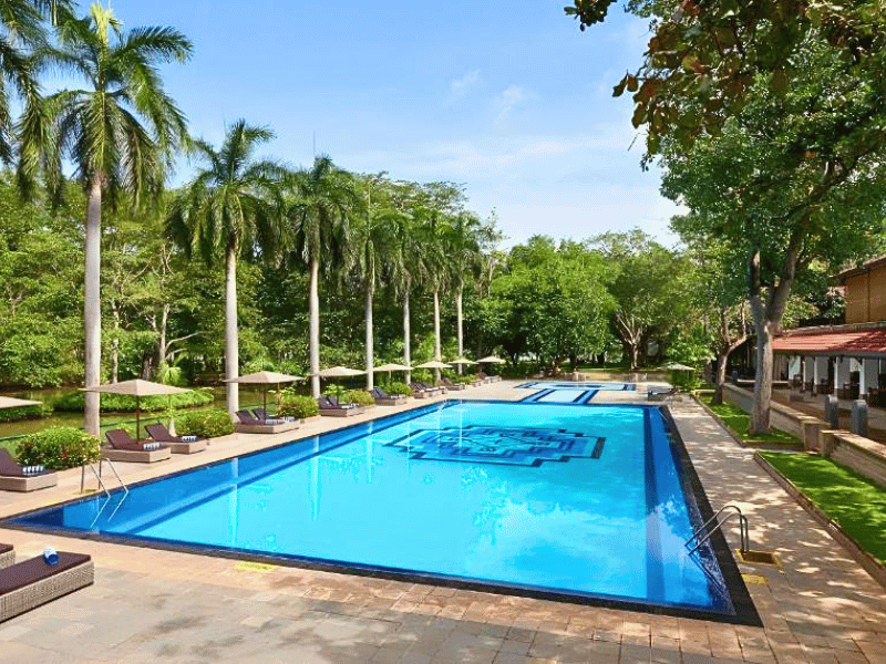 Pool im Komforthotel in Habarana in Sri Lanka