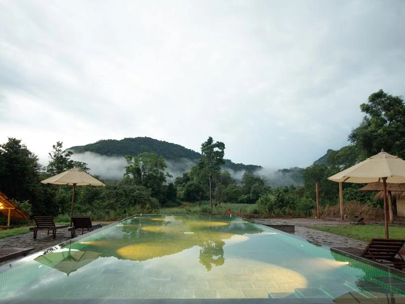 Pool in der Glamping Lodge im Gal Oya Nationalpark in Sri Lanka