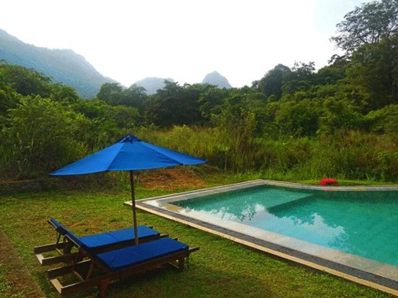 Pool in der Lodge im Gal Oya Nationalpark in Sri Lanka