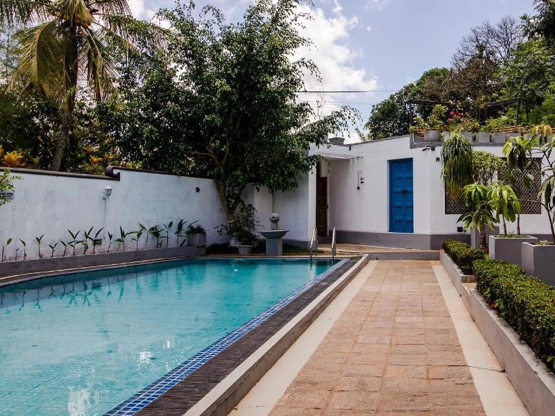 Pool im Hotel in Kandy, Sri Lanka