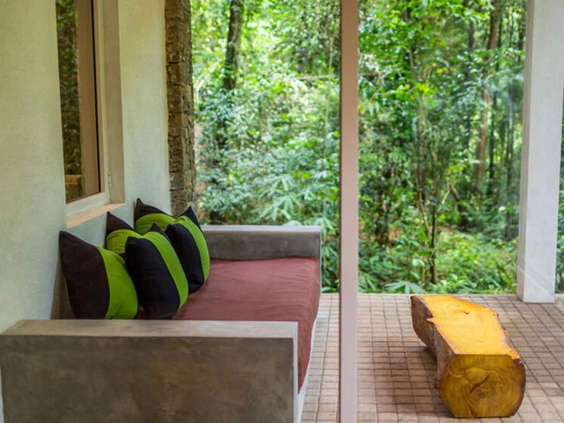 Terrasse in der komfortablen Unterkunft in Kitulgala Sri Lanka