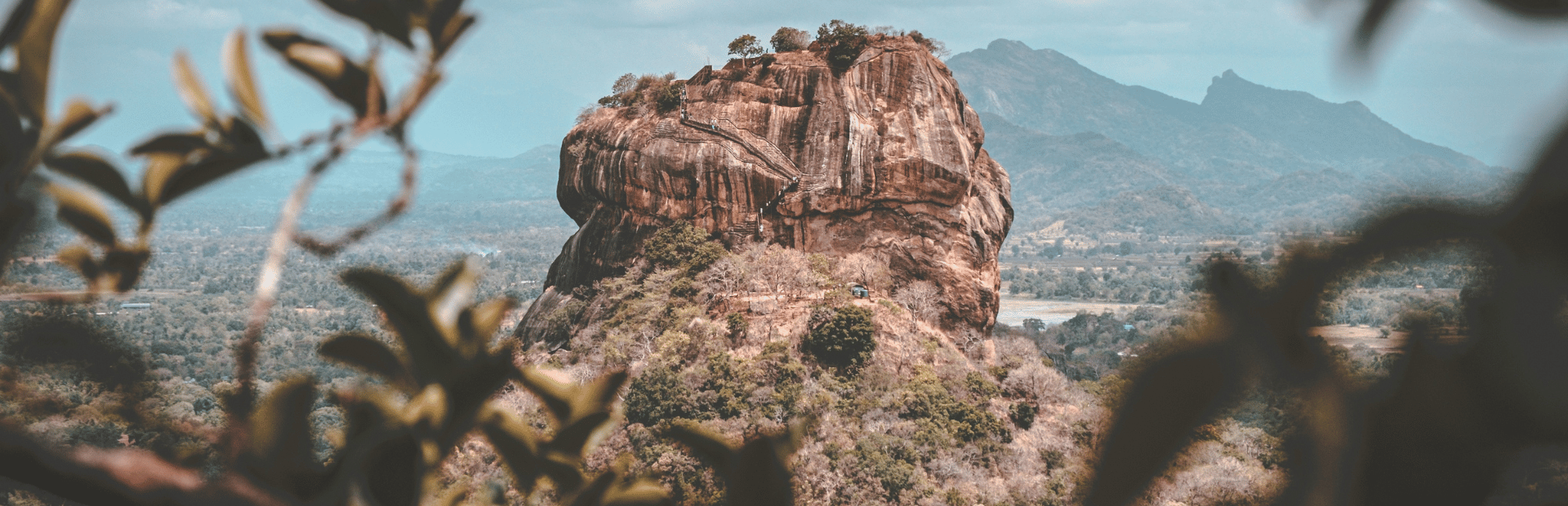 Blick auf den Sigiriya Felsen in Sri Lanka