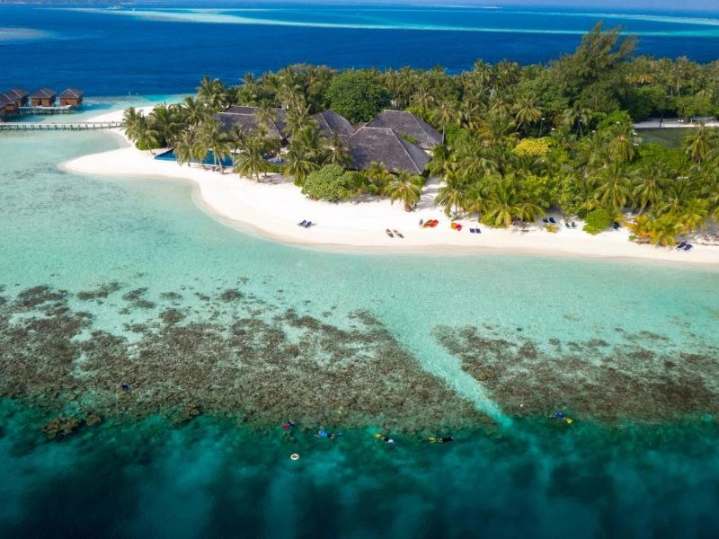 Insel mit stilvollem Hotel auf den Malediven