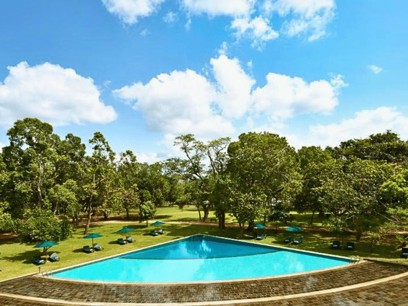Ein Pool zum Erfrischen im Habarana Hotel, Sri Lanka