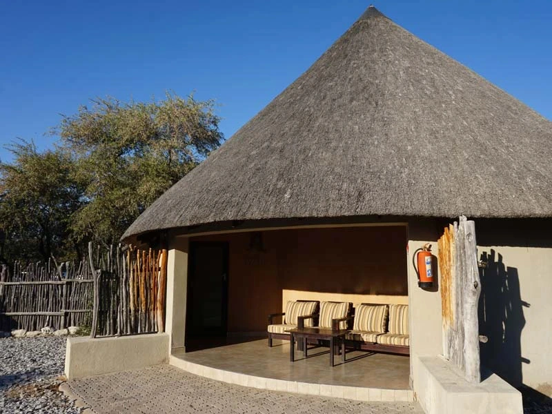 Namibia Etosha Familienreise Unterkunft Terrasse