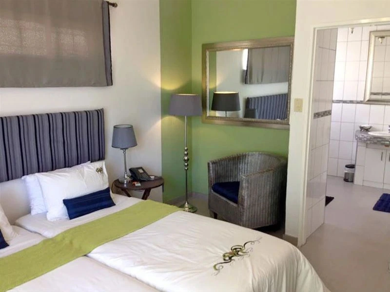 Unterkunft in Namibia Windhoek. modernes Schlafzimmer