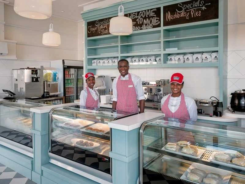 Namibia Familienreise Swakopmund Unterkunft kleines Cafe