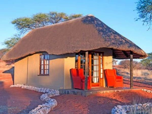 Kalahari Namibia Unterkunft gemütliche Lodge im Busch
