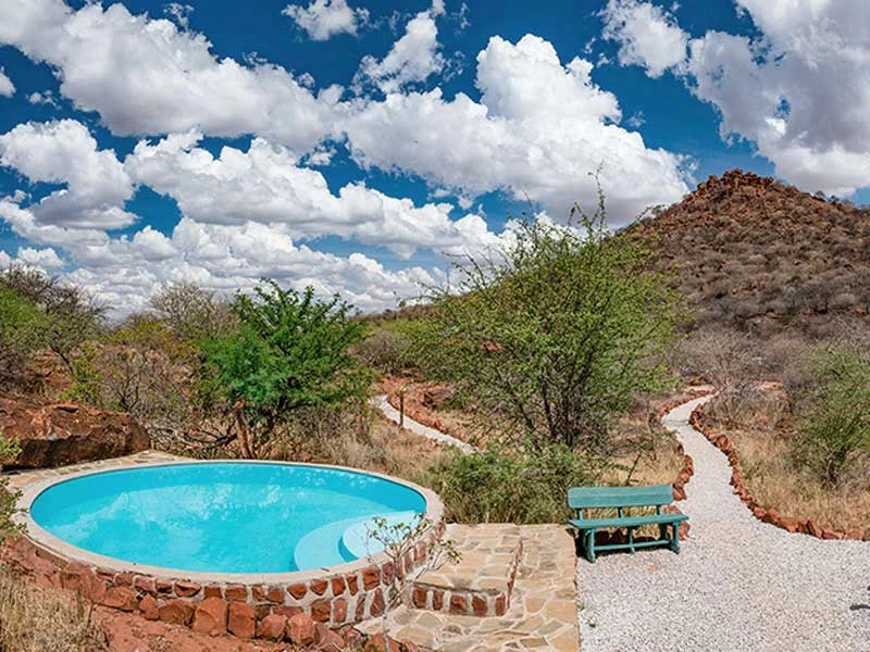Namibia Waterberg Familienreise National Park camping im Dach Zelt Poolbereich