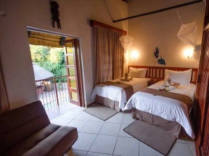 Botswana mit Kindern Kasane Chobe Unterkunft gemütlich modernes Schlafzimmer