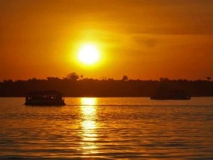 Namibia mit Kindern Kasane Chobe Fluss safari Sonnenuntergang vom Wasser