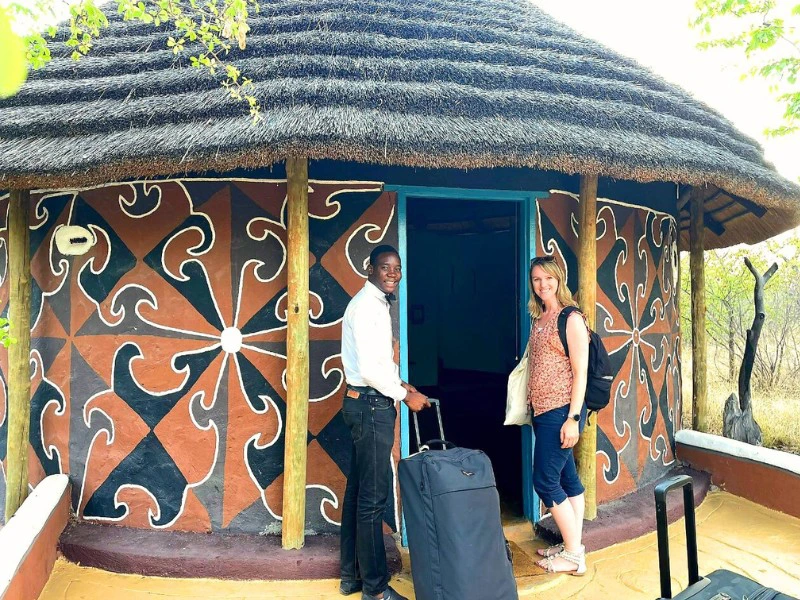 Rondavel bei den Makgadikgadi Salzpfannen in Gweta Botswana