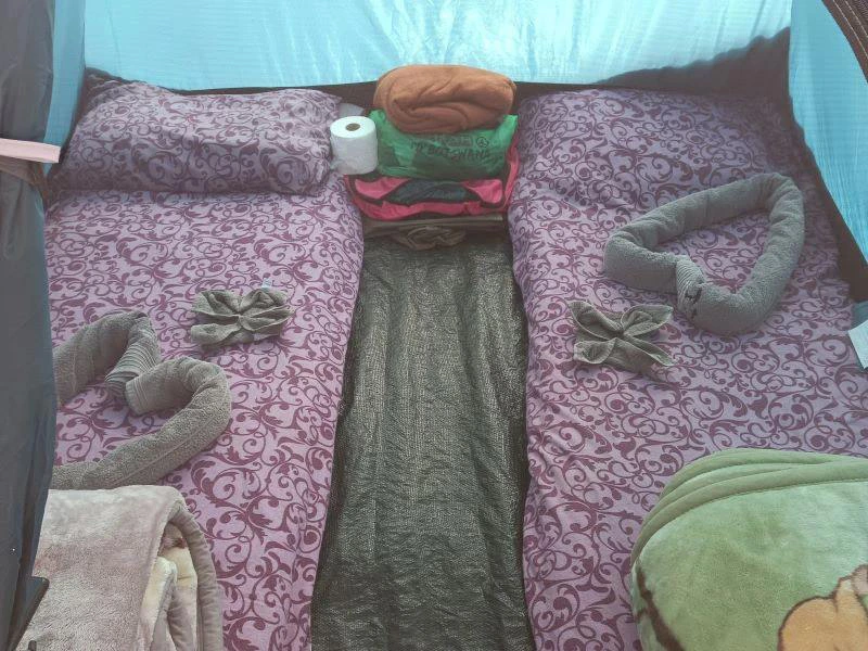 Zeltinneres beim Camping im Okavango Delta in Botswana