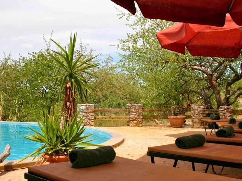 Namibia Camping Etosha Poolbereich