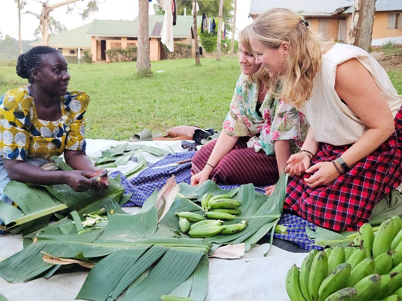 Uganda Bwindi Frauendorf