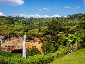 Uganda Sipi Falls Grüne Natur und atemberaubender Wasserfall