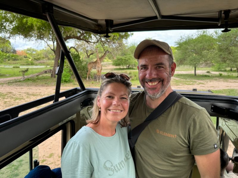 Uganda auf Safari Reisende im Fahrzeug