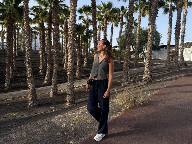 Kanaren Lanzarote Haria reisende im Palmengarten