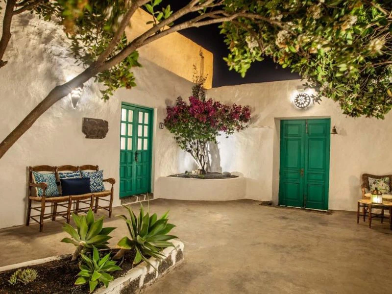 Kanaren Lanzarote Yaiza Komfort Unterkunft Innenhof