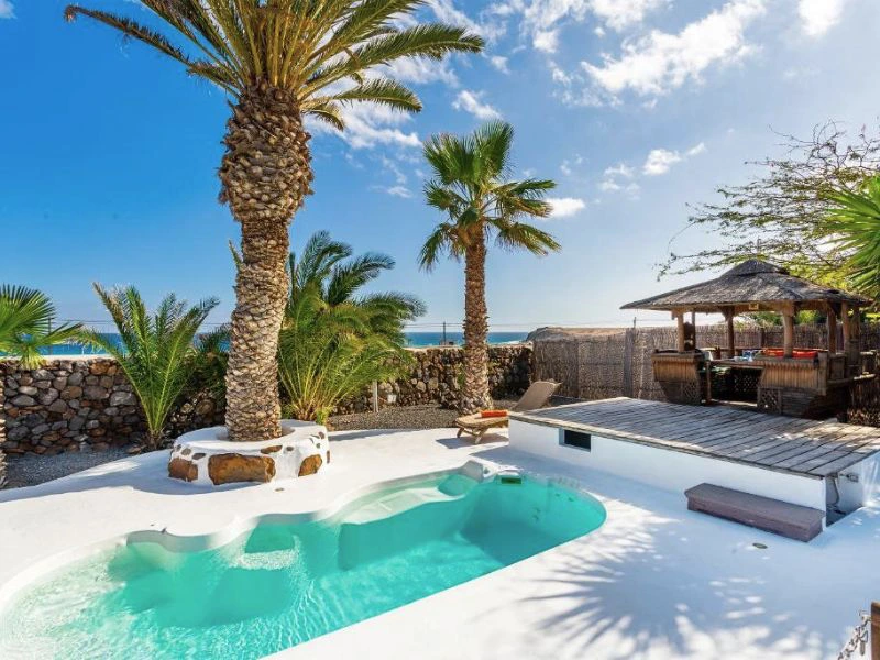 Kanaren Lanzarote punta mujeres Unterkunft traditionelle FincaPool