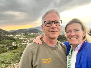 Kanaren Teneriffa reisende lachen in die Kamera