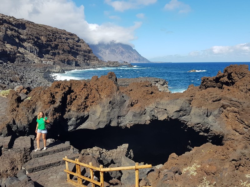 Kanarische Inseln El Hierro an der Felsenküste