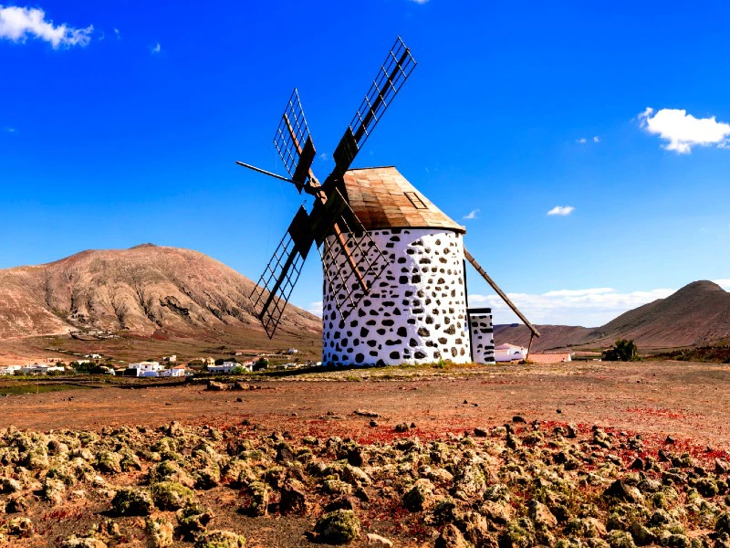 Fuerteventura Landschaft mit Windmühle