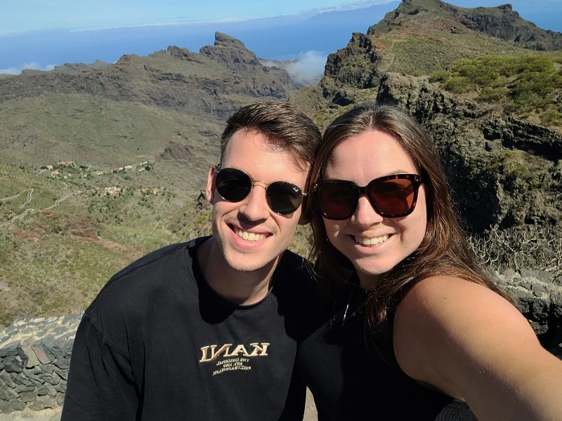 Teneriffa Kanaren Selfie von reisenden vor Berglandschaft