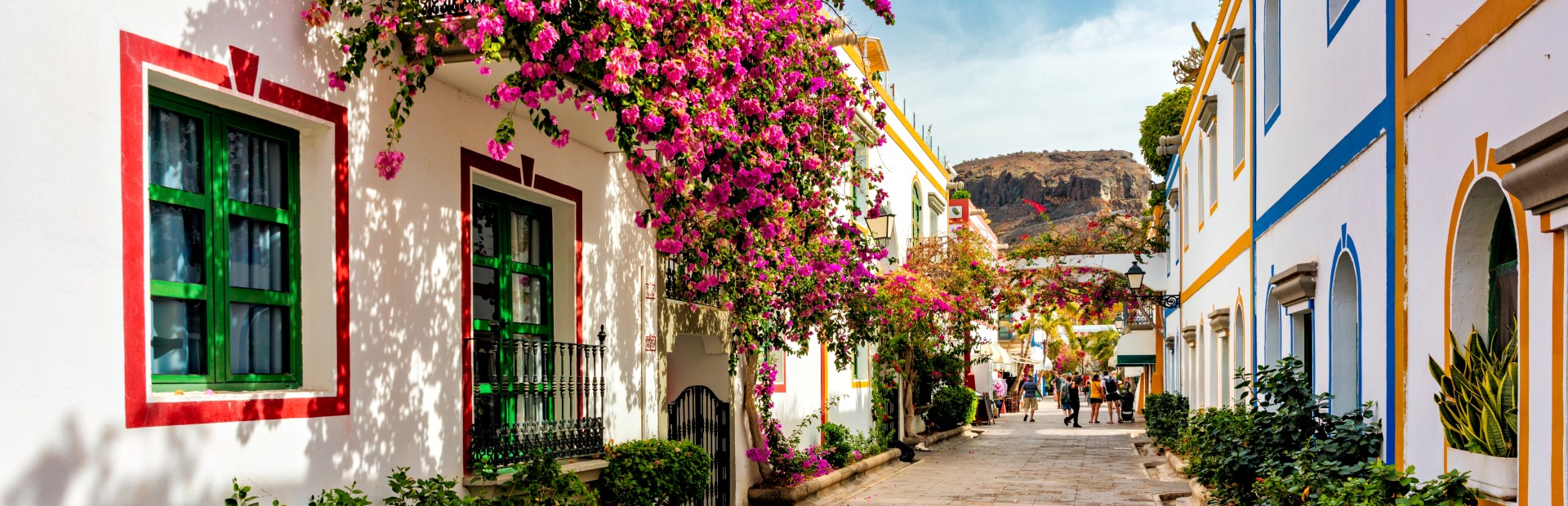 Gran Canaria Straße mit Blumen